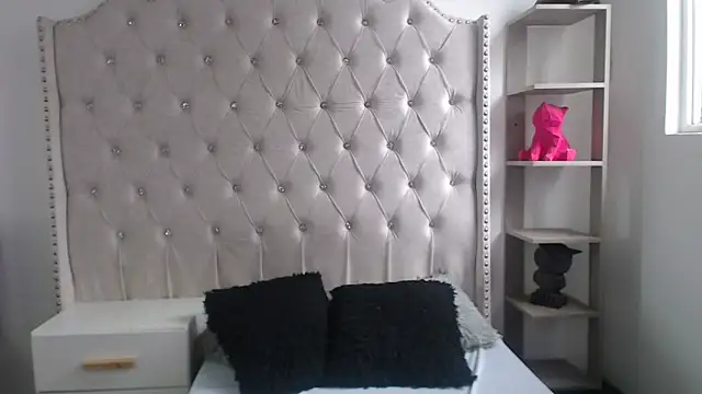 Abril Squirt online show from March 9, 2026, 8:34 pm