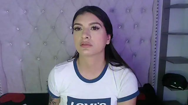 Snapshot of Abril_Squirt chatting on October 15, 2025, 8:06 pm Abril Squirt online show from October 15, 2025, 8:06 pm