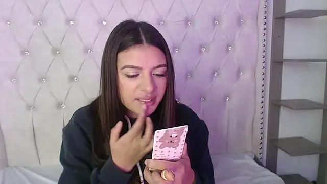 Snapshot of Abril_Squirt chatting on September 18, 2025, 7:00 am Abril Squirt online show from September 18, 2025, 7:00 am