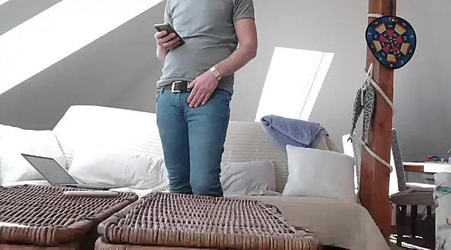 Snapshot of maxmueller321 chatting on March 19, 2025, 1:18 pm maxmueller321 online show from March 19, 2025, 1:18 pm