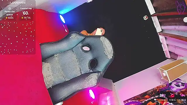 Snapshot of Bigcatalove chatting on October 12, 2025, 12:01 am Bigcatalove online show from October 12, 2025, 12:01 am