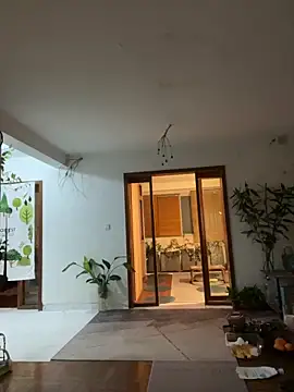 Eliza-E online show from March 31, 2026, 12:51 pm