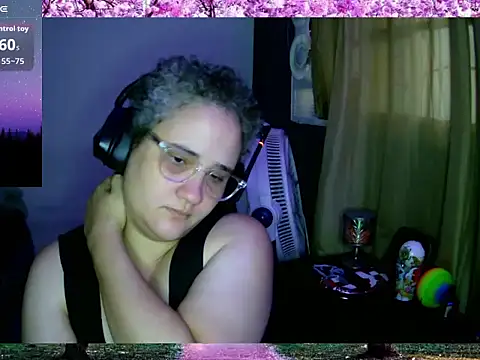 Snapshot of lolalicious_758 chatting on September 19, 2025, 11:36 am lolalicious 758 online show from September 19, 2025, 11:36 am