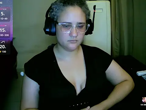 Snapshot of lolalicious_758 chatting on September 12, 2025, 12:22 am lolalicious 758 online show from September 12, 2025, 12:22 am