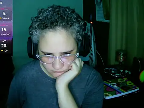 Snapshot of lolalicious_758 chatting on October 5, 2025, 4:25 am lolalicious 758 online show from October 5, 2025, 4:25 am