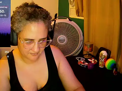 Snapshot of lolalicious_758 chatting on September 19, 2025, 11:42 pm lolalicious 758 online show from September 19, 2025, 11:42 pm