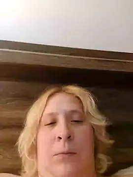 Snapshot of Icedcoffee2024 chatting on October 16, 2025, 12:57 pm Icedcoffee2024 online show from October 16, 2025, 12:57 pm