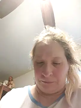 Snapshot of Icedcoffee2024 chatting on March 22, 2025, 12:35 pm Icedcoffee2024 online show from March 22, 2025, 12:35 pm