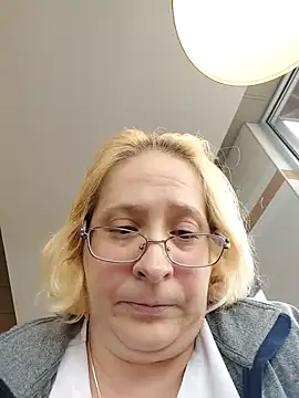 Snapshot of Icedcoffee2024 chatting on October 22, 2025, 6:40 pm Icedcoffee2024 online show from October 22, 2025, 6:40 pm