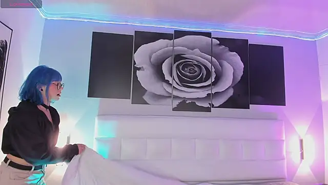 sofi bakerr online show from September 26, 2025, 11:50 am