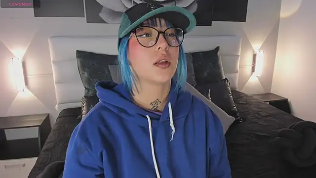 sofi bakerr online show from October 7, 2025, 11:33 am