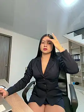 Snapshot of VAL_PRINCESS chatting on April 15, 2026, 9:04 am VAL PRINCESS online show from April 15, 2026, 9:04 am