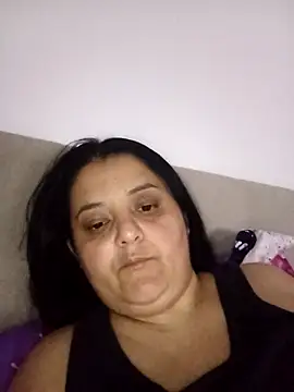 sarahhh1987 online show from April 13, 2026, 8:13 pm