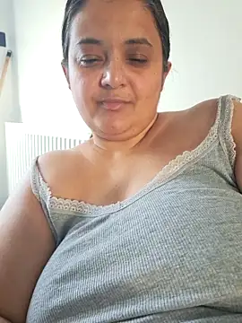 Snapshot of sarahhh1987 chatting on November 1, 2025, 8:30 am sarahhh1987 online show from November 1, 2025, 8:30 am