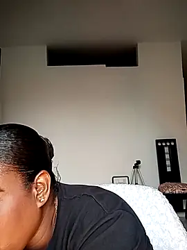 Perlasexyu1 online show from October 15, 2025, 1:52 pm