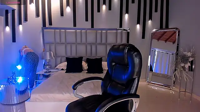 HannaConnor  online show from April 3, 2026, 7:42 pm