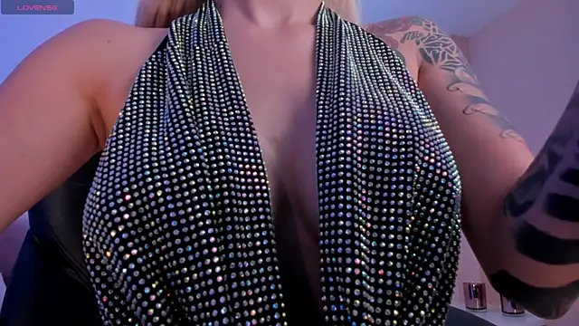 Snapshot of HannaConnor_ chatting on March 8, 2025, 9:18 pm HannaConnor  online show from March 8, 2025, 9:18 pm