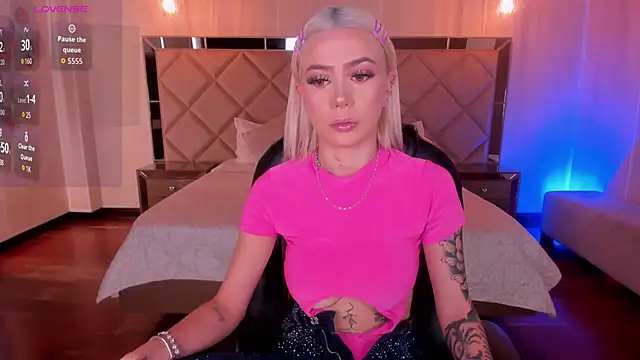 Snapshot of HannaConnor_ chatting on October 31, 2025, 8:27 pm HannaConnor  online show from October 31, 2025, 8:27 pm