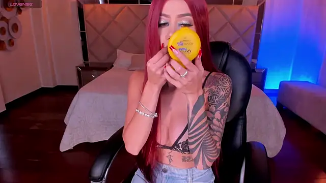 Snapshot of HannaConnor_ chatting on October 27, 2025, 8:43 pm HannaConnor  online show from October 27, 2025, 8:43 pm