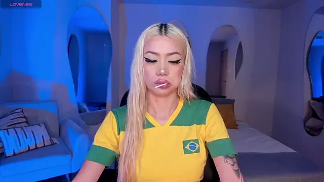 Snapshot of HannaConnor_ chatting on March 22, 2025, 8:26 pm HannaConnor  online show from March 22, 2025, 8:26 pm