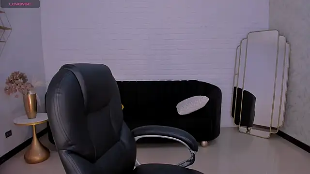 Snapshot of HannaConnor_ chatting on September 20, 2025, 8:25 pm HannaConnor  online show from September 20, 2025, 8:25 pm