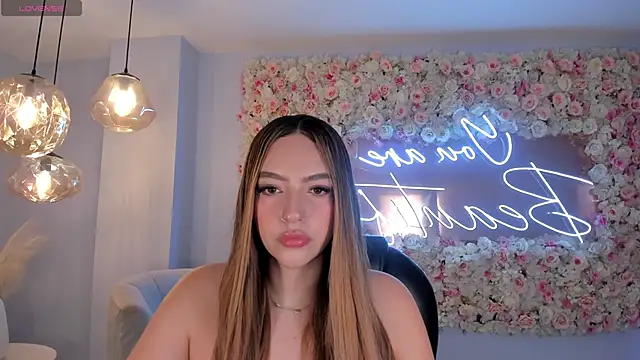 Snapshot of BellaRose_X chatting on October 7, 2025, 3:18 am BellaRose X online show from October 7, 2025, 3:18 am