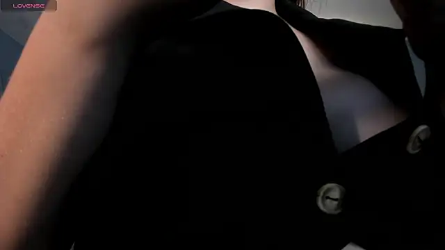 Snapshot of BellaRose_X chatting on October 9, 2025, 3:40 am BellaRose X online show from October 9, 2025, 3:40 am