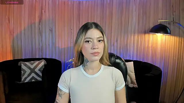 ViolettHansson online show from March 13, 2026, 6:24 pm