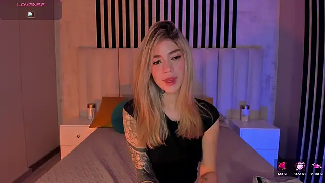 Snapshot of ViolettHansson chatting on June 17, 2026, 10:36 am ViolettHansson online show from June 17, 2026, 10:36 am