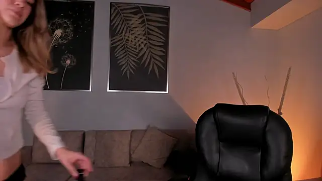 Snapshot of ViolettHansson chatting on September 28, 2025, 11:50 am ViolettHansson online show from September 28, 2025, 11:50 am