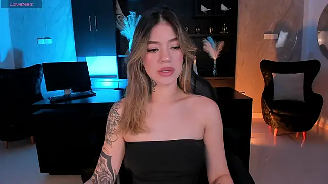 Snapshot of ViolettHansson chatting on September 30, 2025, 5:52 pm ViolettHansson online show from September 30, 2025, 5:52 pm