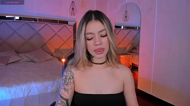 ViolettHansson online show from January 16, 2026, 6:45 pm