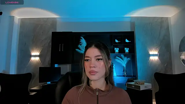 Snapshot of ViolettHansson chatting on October 3, 2025, 6:20 pm ViolettHansson online show from October 3, 2025, 6:20 pm