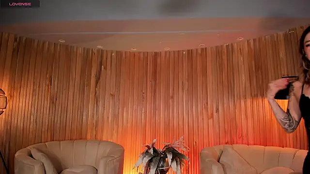 Snapshot of ViolettHansson chatting on September 17, 2025, 7:05 pm ViolettHansson online show from September 17, 2025, 7:05 pm