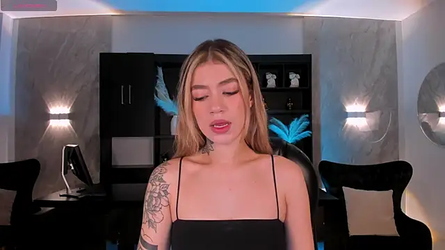 ViolettHansson online show from November 16, 2025, 11:15 am