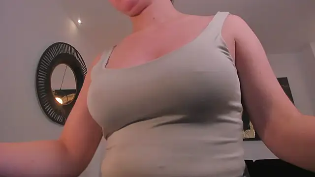 Snapshot of AliceHarper_ chatting on February 6, 2026, 7:32 pm AliceHarper online show from February 6, 2026, 7:32 pm