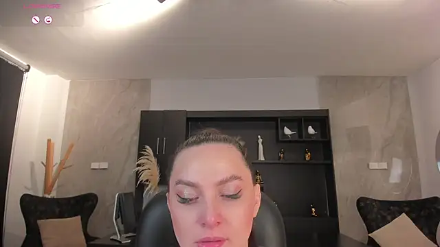 AliceHarper  online show from February 25, 2025, 7:20 am
