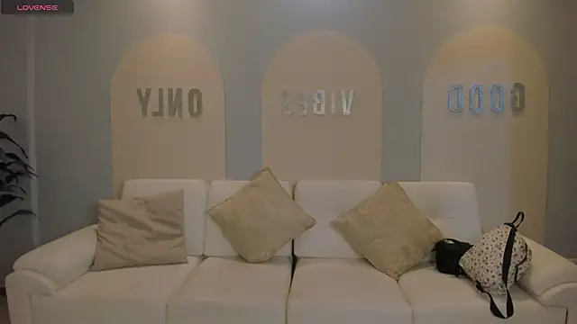 Snapshot of AliceHarper_ chatting on February 9, 2026, 9:35 pm AliceHarper online show from February 9, 2026, 9:35 pm