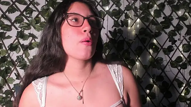 Snapshot of CoralineSanchez chatting on September 25, 2025, 3:23 am CoralineSanchez online show from September 25, 2025, 3:23 am