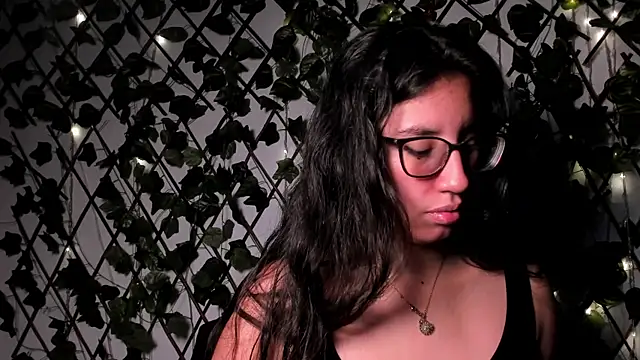 Snapshot of CoralineSanchez chatting on October 29, 2025, 3:27 am CoralineSanchez online show from October 29, 2025, 3:27 am