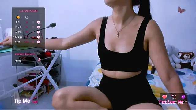 Alyson0001 online show from November 18, 2025, 12:15 am