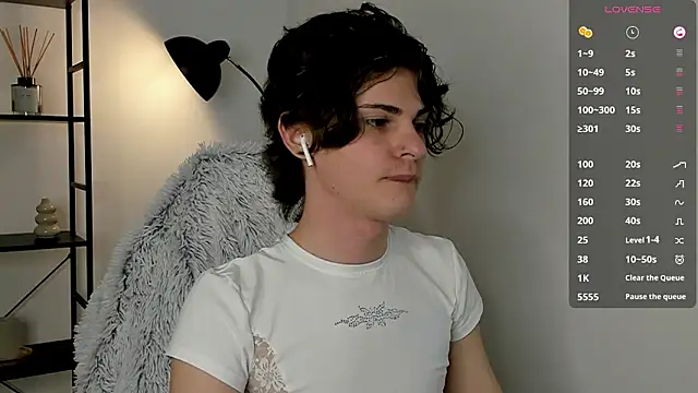 little femb0y online show from February 25, 2026, 5:24 pm