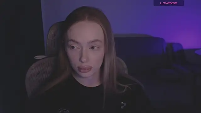 Snapshot of _MayShy_ chatting on February 14, 2026, 8:47 am MayShy online show from February 14, 2026, 8:47 am