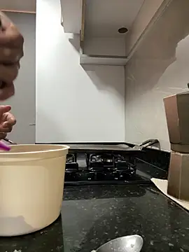 Salome golvert online show from October 7, 2025, 10:22 pm