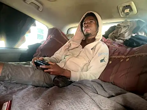 Snapshot of SlimeCrownzOut5 chatting on October 31, 2025, 3:19 pm SlimeCrownzOut5 online show from October 31, 2025, 3:19 pm