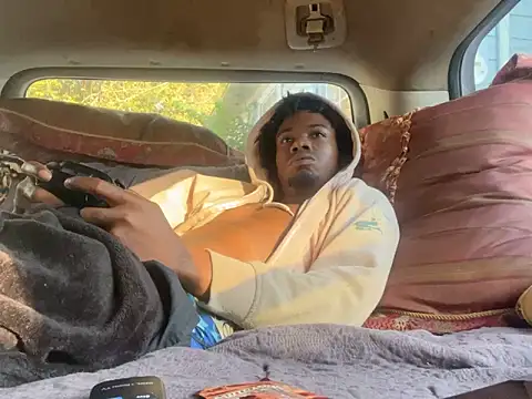 Snapshot of SlimeCrownzOut5 chatting on October 9, 2025, 1:55 pm SlimeCrownzOut5 online show from October 9, 2025, 1:55 pm