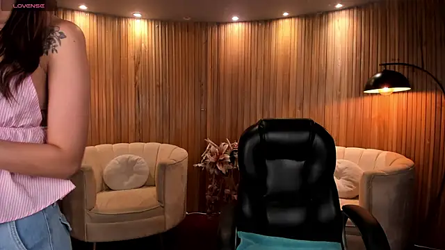 Snapshot of AnaisNin chatting on October 14, 2025, 3:29 am AnaisNin online show from October 14, 2025, 3:29 am