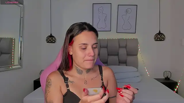 Susan-Sweet-7 online show from January 6, 2026, 8:35 pm