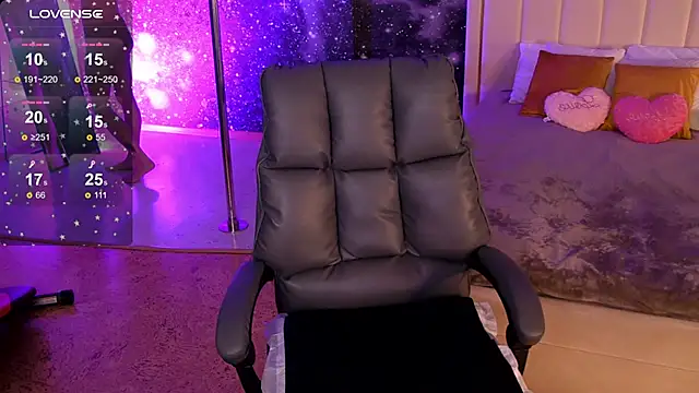 Snapshot of _F_R_A_U_ chatting on October 13, 2025, 1:07 am  F R A U  online show from October 13, 2025, 1:07 am