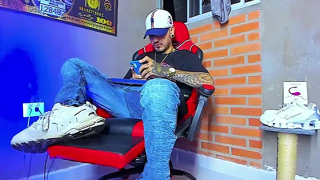 Snapshot of smoker445 chatting on September 28, 2025, 12:50 am smoker445 online show from September 28, 2025, 12:50 am